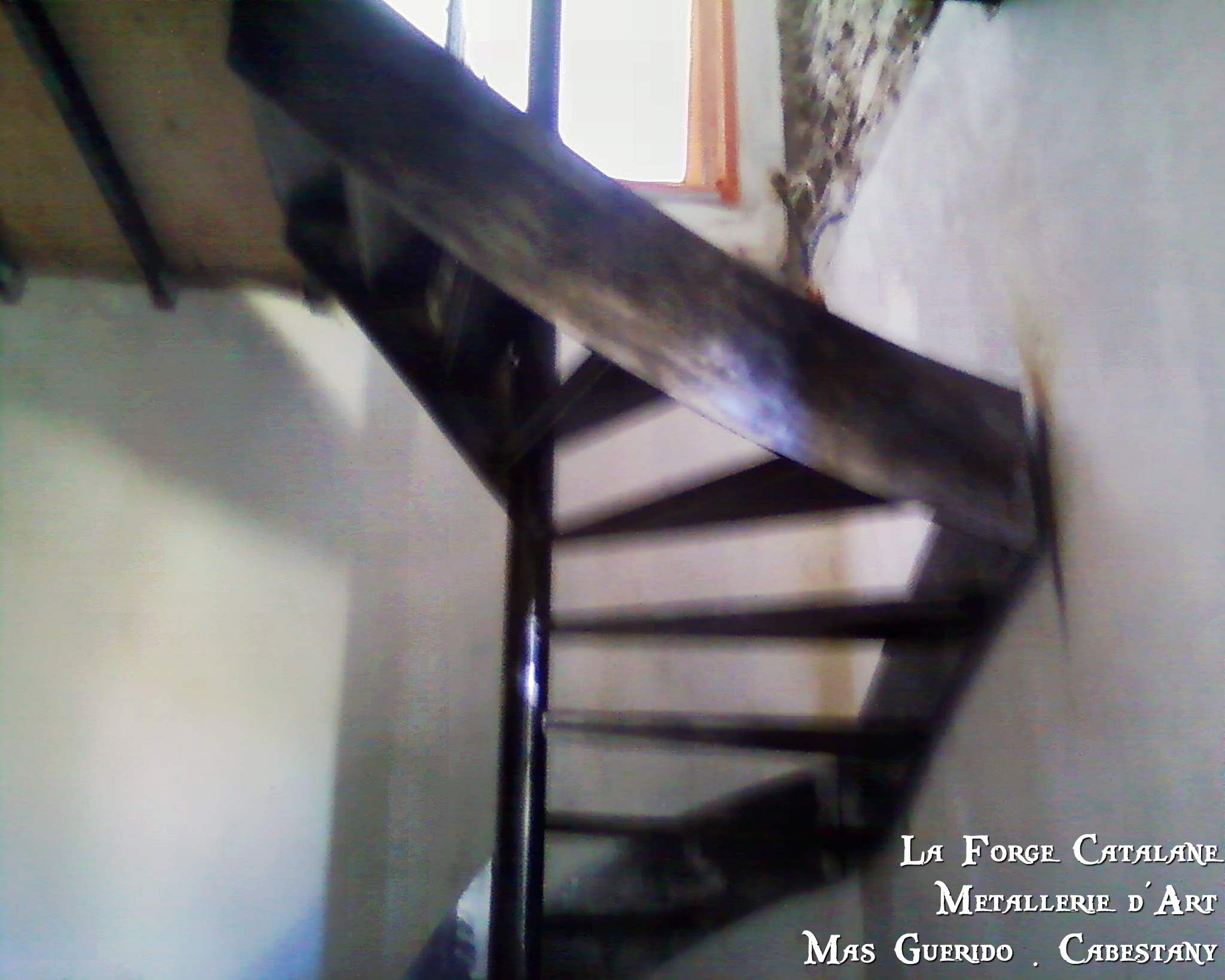 escalier helicoidale rond forge catalane.jpg